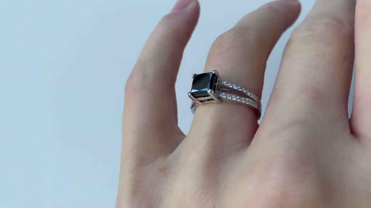 Кольцо с черным бриллиантом 1.36 карат