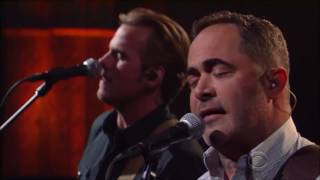 Aaron Lewis Performs &#39;That Ain&#39;t Country&#39; on Colbert Show