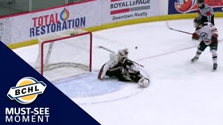 Must-See Moment: Zach Bennett bails out the Warriors with an incredible save on a penalty shot