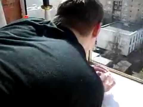 Volltreffer !!! Wasserbombe vom Balkon