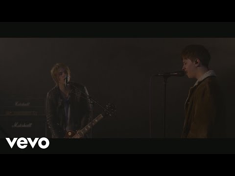 Nothing But Thieves - Graveyard Whistling (Live) - Stripped (Vevo LIFT UK)