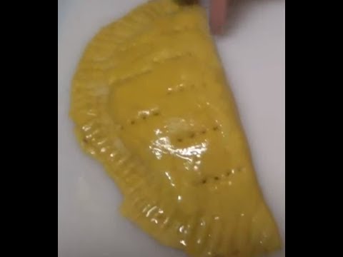 HOW TO MAKE JAMAICAN BEEF PATTIES