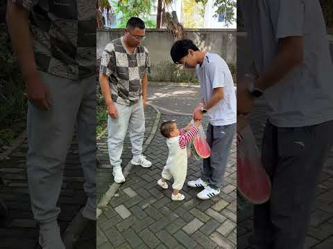 被爸爸吵醒的女儿，接下来一系列操作，原来是心疼小叔呐，爸爸又尴尬了😅#德华带娃 #人类幼崽