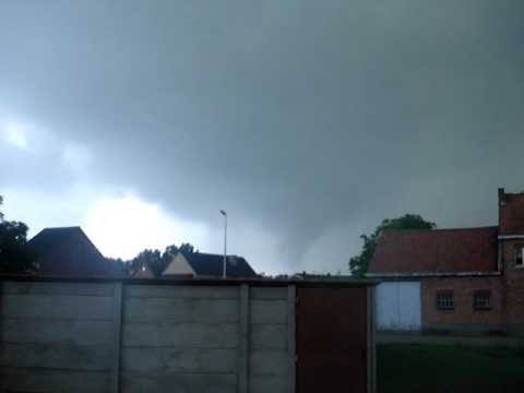 Windhoos 06/06/2011 Koersel (part 1)