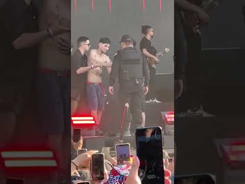 FAN SE SUBE AL ESCENARIO JUNTO CON JERE KLEIN #jereklein #concierto