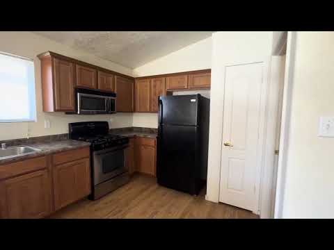 3 bed, 2 bath, 1400 sq ft home in Huning Ranch - New Carpet property video