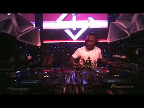 DJ Guv & MC Stormin live from Innovation in the Dam 2017