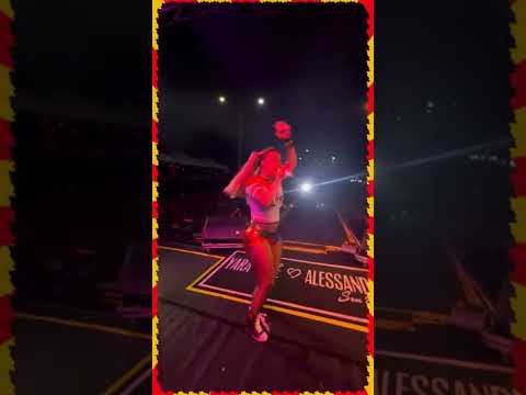 Yara Tchê cantando Tindolelê em Água Branca-PI | Central dos Desejeiros