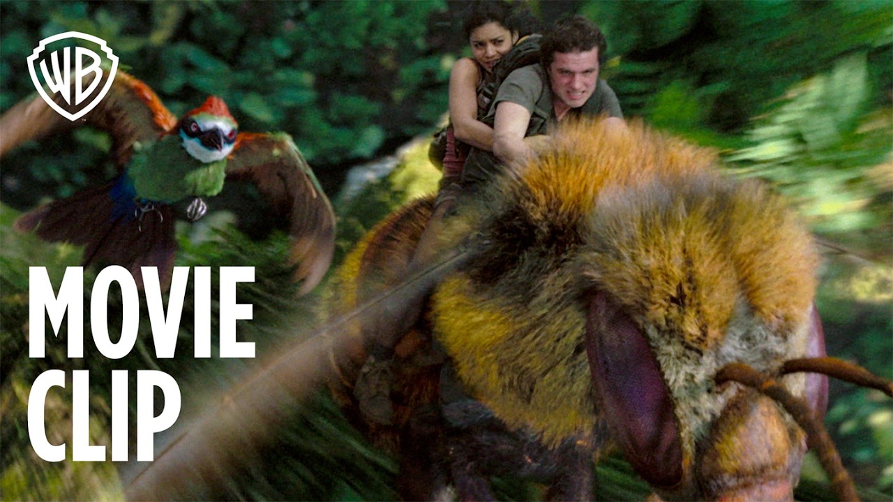 Miniature de la vidéo Giant Bee Escape! - Movie Clip du film Voyage au centre de la Terre 2 : L'Île mystérieuse