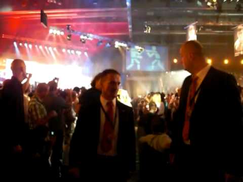 Marco Huck vs Mad Godfrey, Marco kommt in den Ring zu Musik tonight von der Alex Max Band.mov