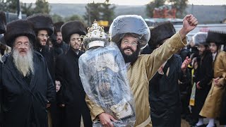 הכנסת ספר תורה תחת גשם שוטף במירון | Dedication of aTorah scroll in the pouring rain in Meron