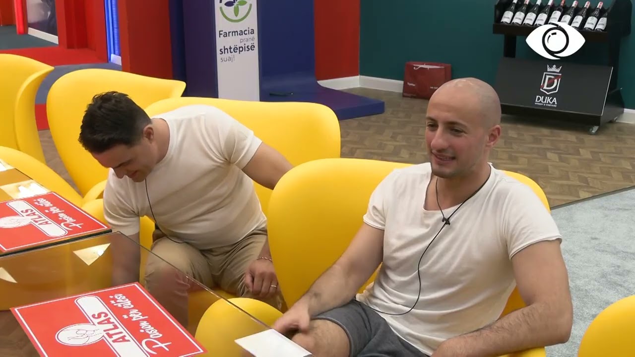 Luizi komenton veshjen e Kiarës