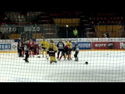 Ässät-Saipa 5.3.2014. Jyri Marttinen vs Markku Flinck: Fight!!!