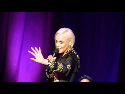 Mariza,Coliseu Lisboa - End of Gente da Minha Terra, e Rosa Branca finale(sorry-blurred at end)