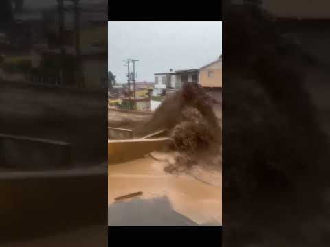 🇨🇱 Chile Floods: Massive Mudslide Hits Tocopilla | Aluvión Arrastra Autos #Chile #Tocopilla