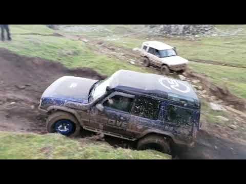 Land Rover Discovery 300 vs Defender 300