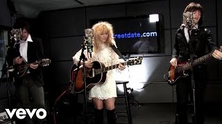The Band Perry - Hip To My Heart (Live From CBS/2010)