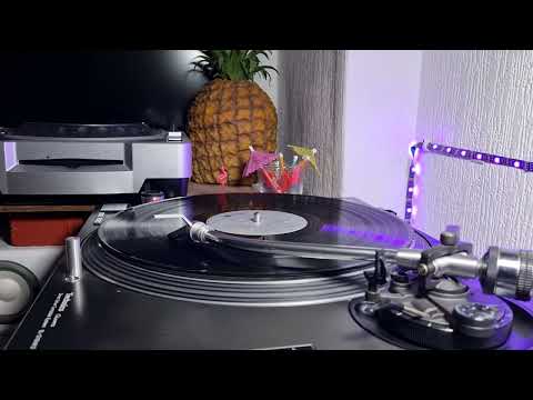 3B5. 10CC - Dreadlock Holiday - The Golden Groups