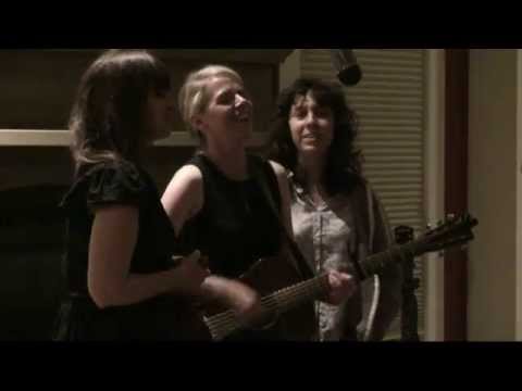 Aoife O'Donovan and Kristin Andreassen performing Aoife's," Mama, Mama"