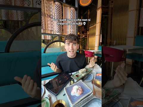 Per colpa sua siamo stati cacciati dal sushi😑 Conoscete un amico/a così? Mandateglielo😂