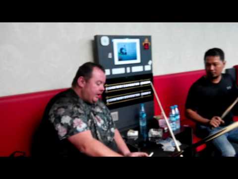 How to Grip a Cue. Sifu Stephen Lee explains. #RollsRoyceOfSnooker