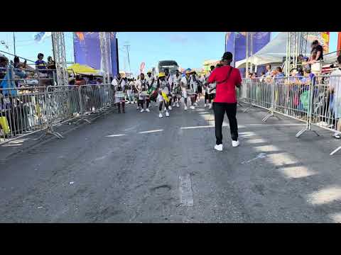 Rhythm Unlimited Brass Entertainment @Curaçao Carnaval Granmarcha #LaatsteGroep