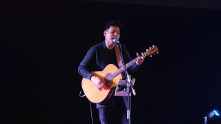 [Fancam] Rendy Pandugo - Silver Rain (LIVE Acoustic Version) at AXE #FindYourMagic