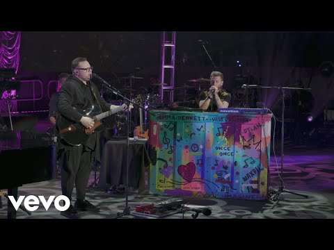 Videoclip de Suelta Mi Mano (4 Latidos Tour - En Vivo) — Sin Bandera