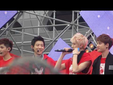 130701 香港巨蛋音樂節 EXO LUHAN LAY自我介紹