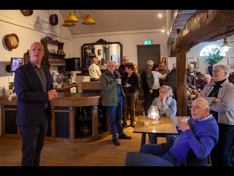Fotoreportage vlagoverdracht Seniorenvereniging  KBO Zeelst naar museum 't Oude Slot