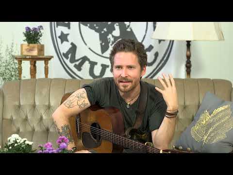 Christopher Paul Stelling x Tønder Festival - Backstage interview 2022