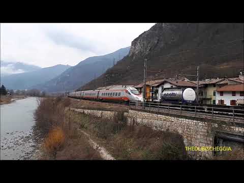 ETR 600 FRECCIARGENTO IN TRANSITO INCROCIA TRENO MERCI. AVIO (VR) LINEA DEL BRENNERO. 17 - 3 - 2018