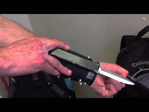 Assassins Creed Gauntlet hidden blade action