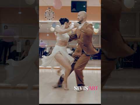 Colgada junto a Santiago Giachello  #tango #tangoargentino #evalauramadar #colgada