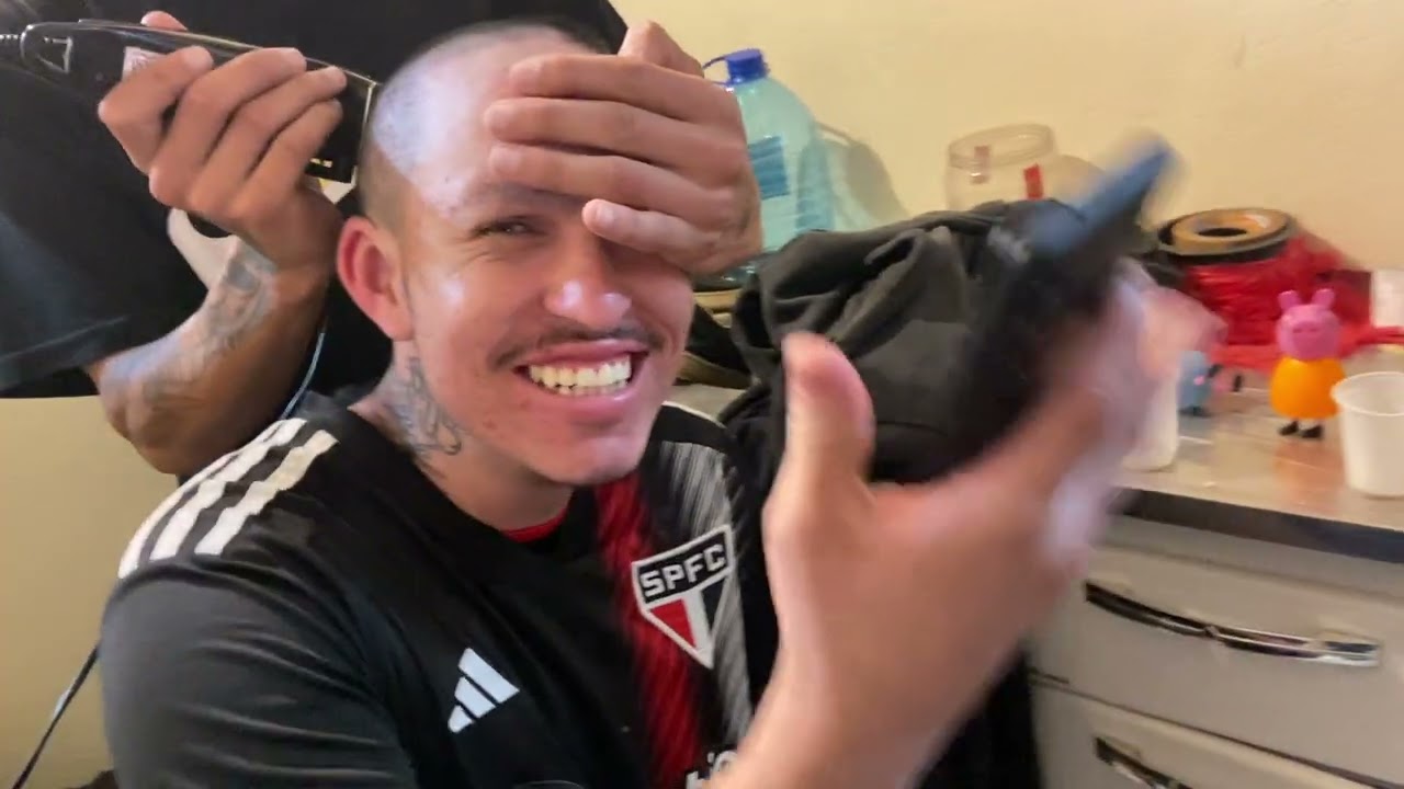 RUSSO RASPOU O CABELO E A SOBRANCELHA POR 400 REAIS 