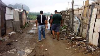 preview picture of video 'Ação de voluntários no Jardim Gramacho - 16/11/2014'