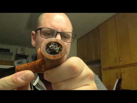 Beginner's guide to pipe smoking - C&D Sunbear and Savanelli Punto Oro