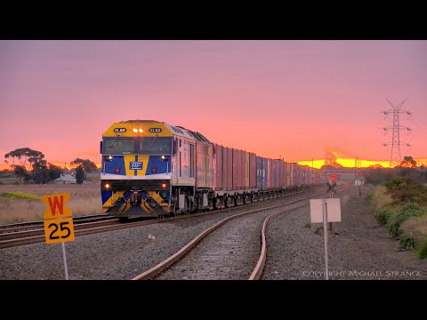SCT / SBR 7922V Dooen Container Train With EL62 & CLF4 At Sunset (14/9/2021) - PoathTV Railways