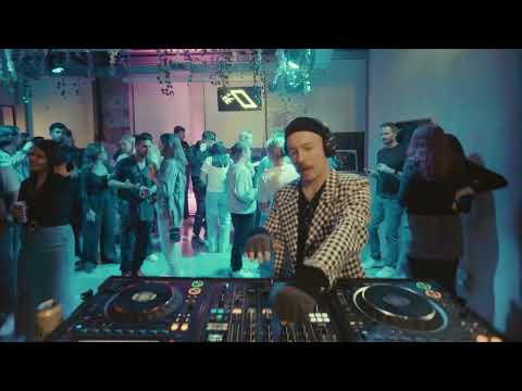 Luttrell - Twin Souls [Luttrell's Happy Hour - Live from the Anjunakitchen]