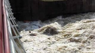 preview picture of video 'Potvynis, stichija, upė Šventoji, Kavarskas, Aukštaitija 2010 pavasaris, Kavavarsko užtvanka 4'