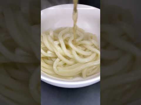 Fazendo uma tigela de macarrão Udon #shorts