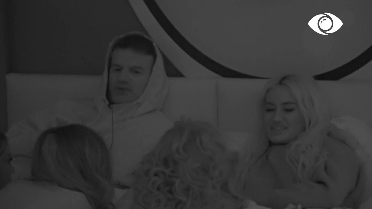 Unë nuk dua të dal/ Dea bisedon me vajzat