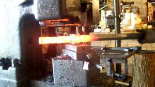 preview picture of video 'Forging an Iron Table Leg (4)'