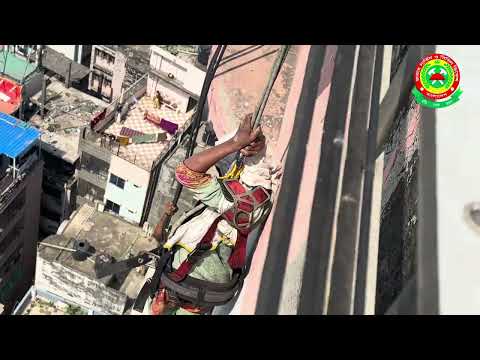 কার্নিশ হতে মানুয় উদ্ধার