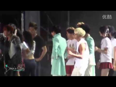 [NEW]131019 SMTOWN BEIJING ENDING - EUNHYUK DANCE SHINEE'S 'EVERYBODY' W/ TAEMIN