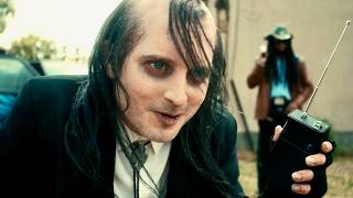 【綺麗すぎる青い瞳のハゲた怪物】イライジャ・ウッド、衝撃の特殊メイクで激変！／映画『トキシック・アベンジャー』特別映像