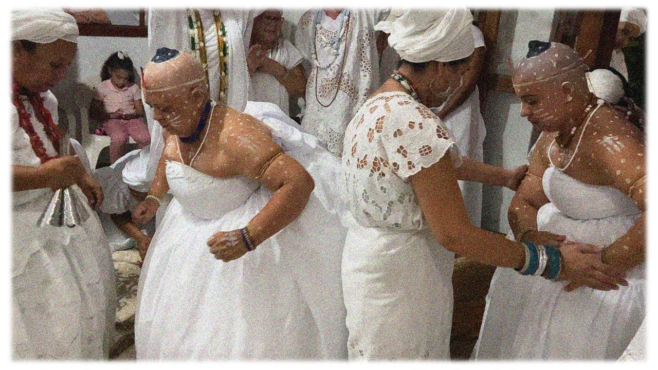 CANDOMBLÉ DE ANGOLA - 1° SAÍDA - Muzenza de ROXIMOKUMBO e DANDALUNDA