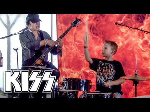 Child Drummer Plays LIVE with KISS - LOVE GUN
