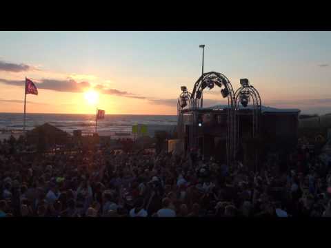 The Thrillseekers playing Jose Amnesia -- The Eternal Pulser Rmx @ Luminosity Beach Festival 2012 P5
