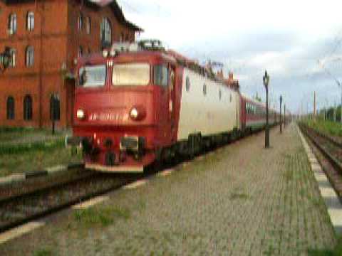 Tren R651 Bucuresti Nord - Suceava Nord pleaca din Suceava tras de 45-0351-2